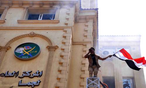 Egitto, ultimatum dell'esercito: "Soluzione in 48 ore". 20 le vittime