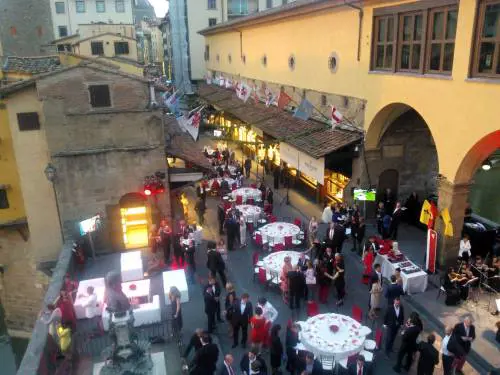 Viva Ponte Vecchio in affitto Facciano così anche gli altri