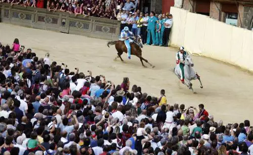 Palio di Siena: vince la contrada dell'Oca