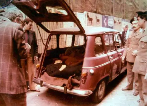 La Renault 4 con il cadavere di Aldo Moro in Via Caetani