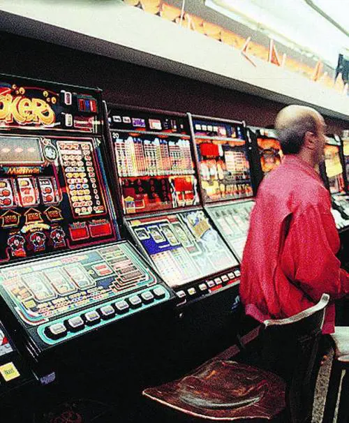 Gori vieta il gioco d'azzardo mattina, a pranzo e la sera