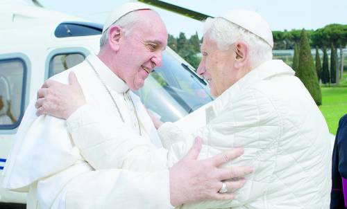 La prima enciclica di due Papi Ma a firmare è solo Francesco