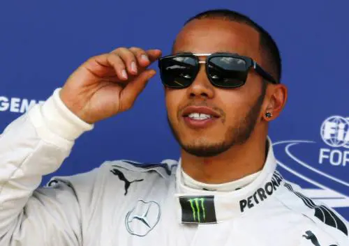 Gp di Germania, pole di nuovo a Hamilton, le Ferrari a 2 secondi fanno un catenaccio triste