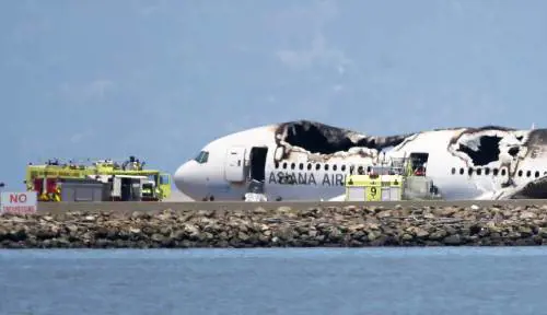 San Francisco, aereo in fiamme dopo atterraggio di emergenza