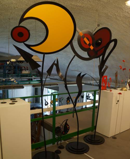 Quei fiori di latta piccole sculture della Valcamonica