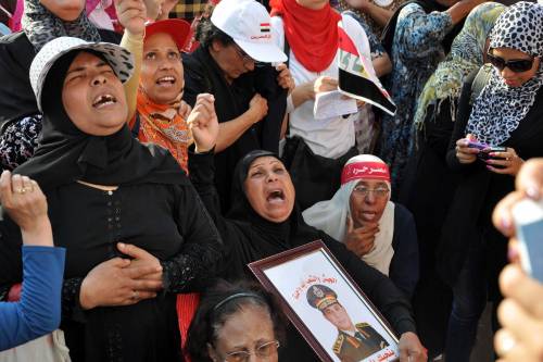 Egitto ancora nel caos. Spari sulla folla, decine di morti
