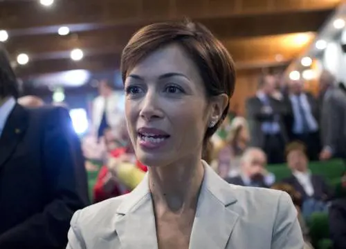 In Rete parte la caccia alla Carfagna