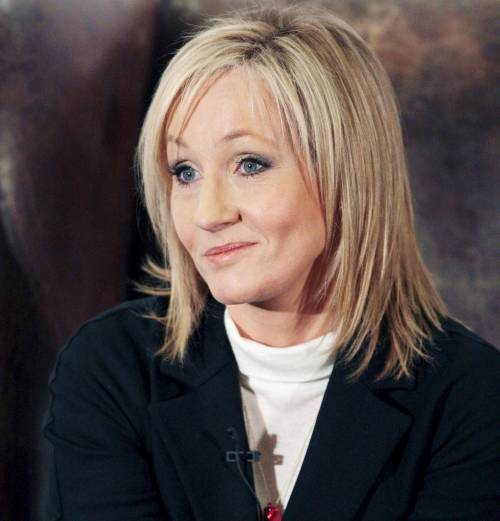 J.K. Rowling fa felici i suoi fan: "Custodisco un nuovo romanzo dentro l'armadio"