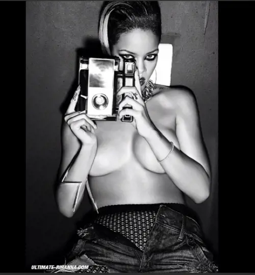 Rihanna, continuano le sexy provocazioni