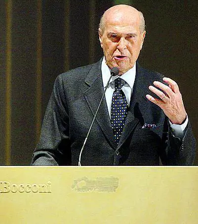 Veronesi: "La sigaretta elettronica potrebbe salvare 30mila vite all'anno"