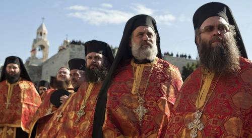 La troika europea ora taglia i viveri anche ai pope greci