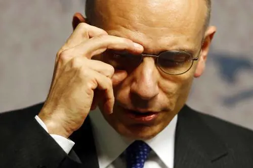 Letta si riprende il Pd e sconfessa i renziani: niente sfiducia ad Alfano