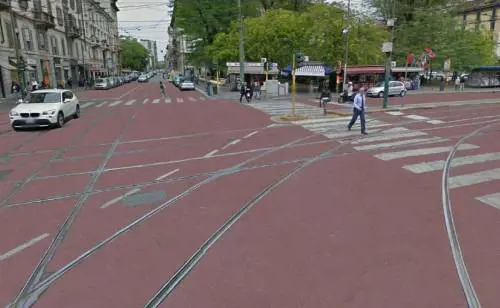 Piazzale Baracca si colora di rosso