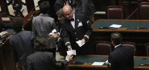 Restano i soldi ai partiti. Sfiorata la rissa con M5S