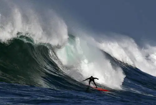 Cape Town, a caccia delle onde più alte