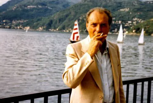 Cartoline, disegni, plaquette e telegrammi. Mille "Sereni" auguri che brillano in mostra