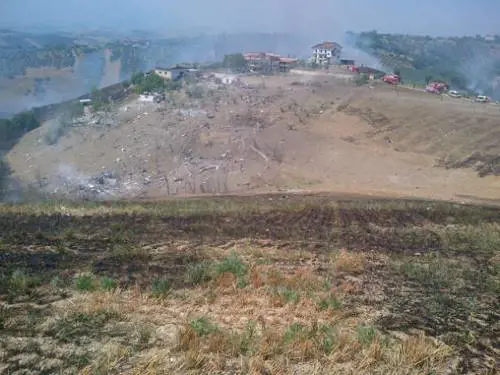 Pescara, esplode deposito fuochi d'artificio: un morto, 8 feriti, 3 dispersi