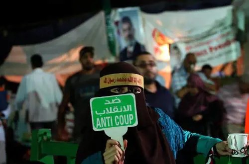 Egitto, attesi nuovi scontri. Morsi in custodia per spionaggio