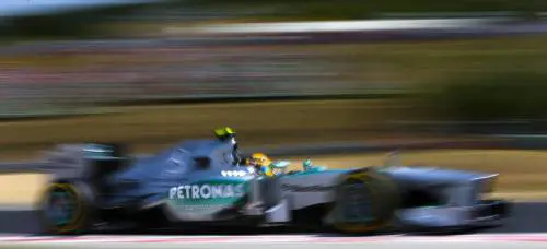 Pole ad Hamilton, Alonso 5°. La Mercedes ipoteca la vittoria, la Ferrari un’altra delusione. Vettel 2°