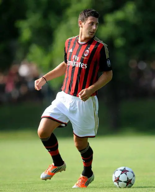 Bonera ko tre mesi, il Milan chiede Silvestre all'Inter