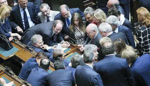 Consiglio di guerra del Pdl: la piazza pronta alla rivolta