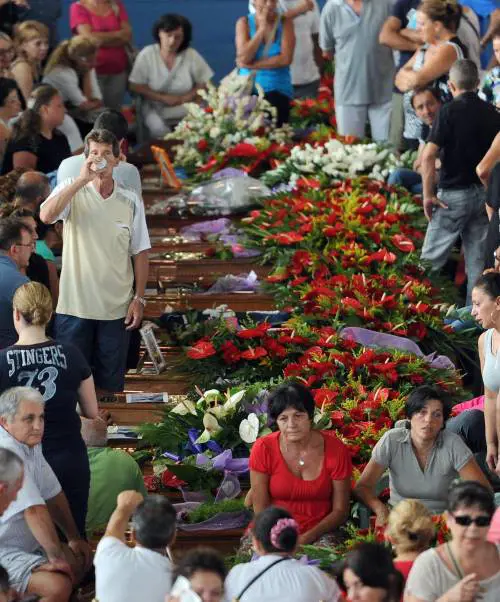 Pozzuoli, funerale delle vittime del pullman