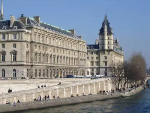 La Notre Dame del giallo ha cent'anni