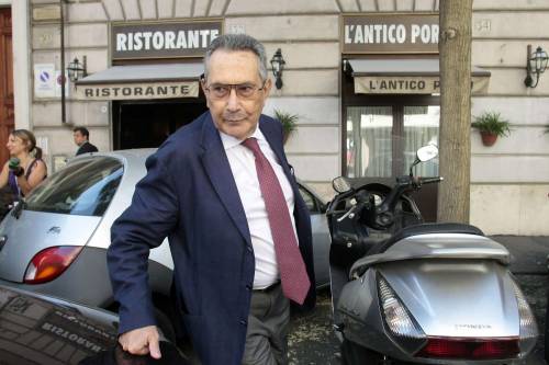 Grazia, l'ipotesi resta sul tavolo ma l'avvocato Coppi è cauto: "Tocca a Berlusconi decidere"