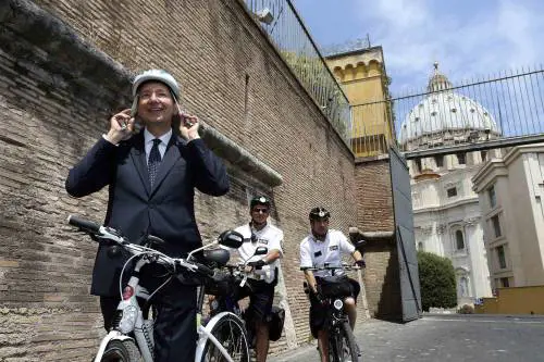 Il sindaco Marino e il palco non autorizzato. Il Pdl: "Richieste presentate"