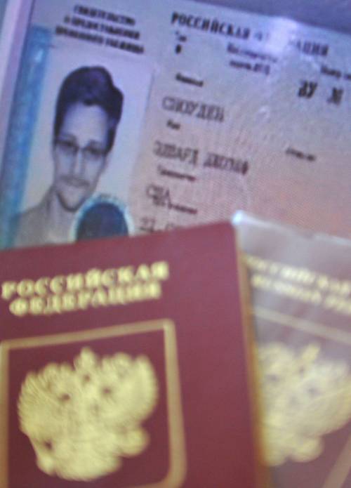 Snowden ottiene lo status di rifugiato (per un anno) e lascia l'aeroporto di Mosca