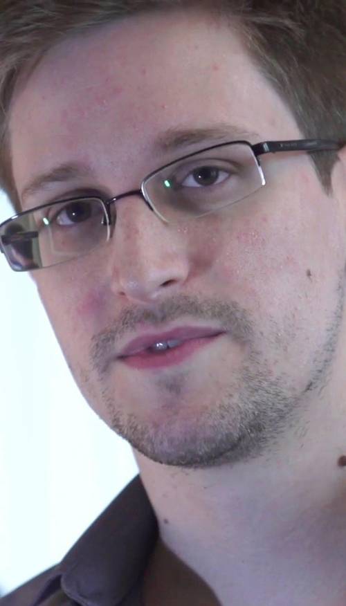 «La talpa» Ed Snowden  trova una tana in Russia Ma è una mina vagante