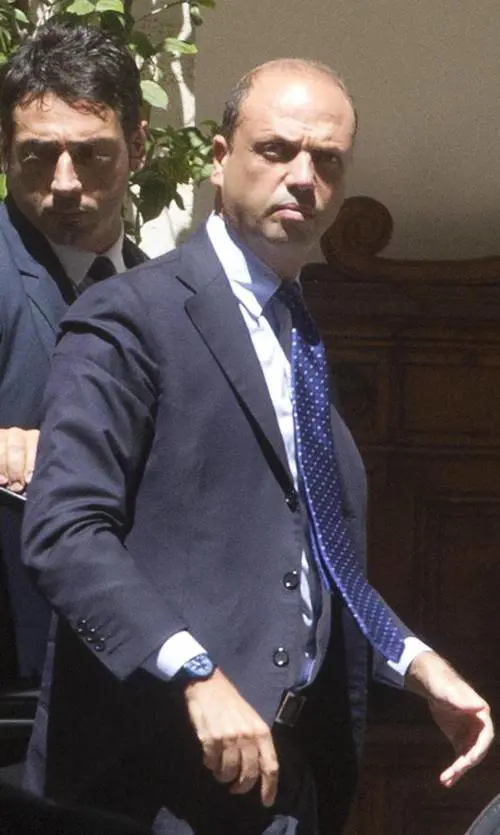 La tentazione di Alfano: lasciare il Viminale