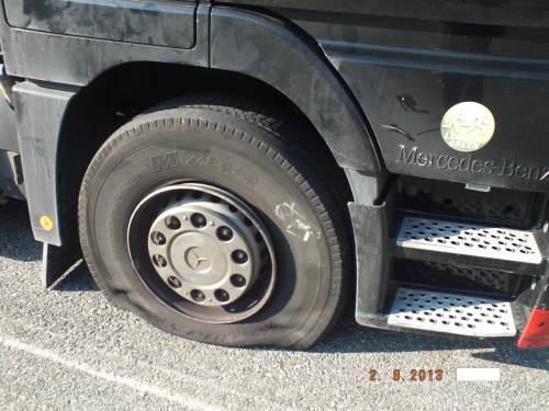 Tir danneggiato durante il blocco No Tav dell'autostrada A32