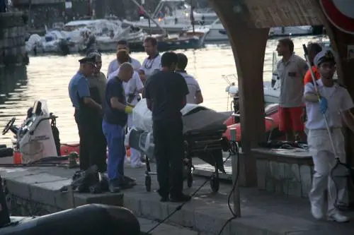 I soccorritori al lavoro a Camogli