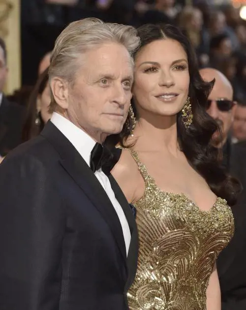 Dopo il tumore alla gola Michael Douglas rischia di perdere la vista
