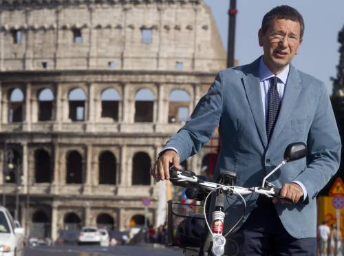 Il sindaco banderuola: "Roma è sicura". Due mesi fa era Far west