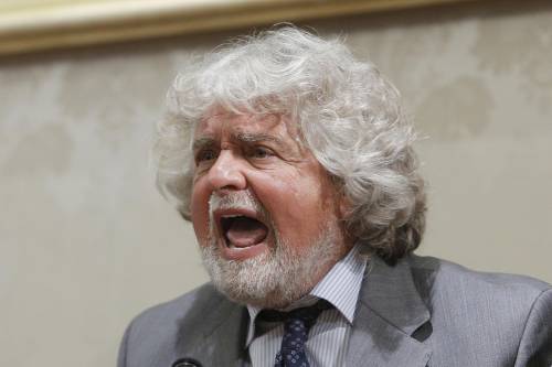 Grillo: "Napolitano faccia un passo indietro"