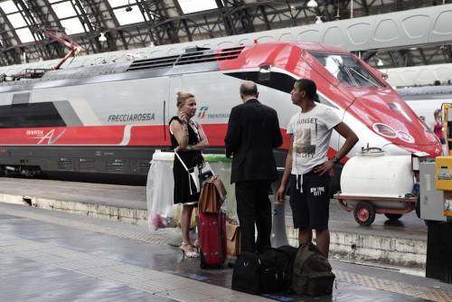 Il Codacons: "Prezzi dei treni triplicati per chi va al sud"