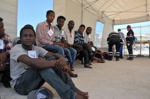 102 migranti rifiutati da Malta. Sbarcano a Siracusa