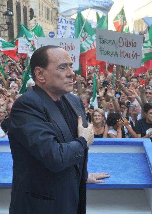 Berlusconi: "Noi siamo leali. Il Pd mette in discussione Letta"