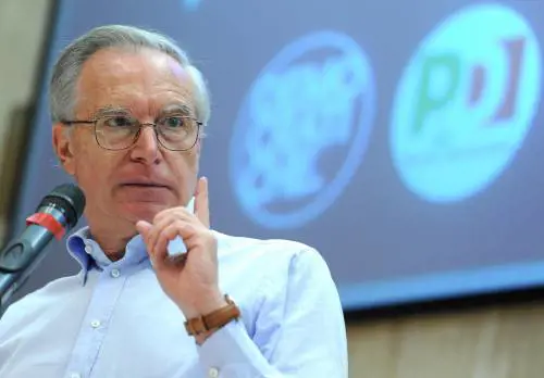 L'Italia rischia il crollo ma il Pd pensa solo alle primarie