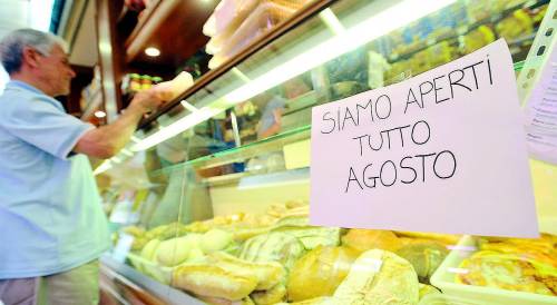 Bar affollati e strade piene Ora agosto si passa in città