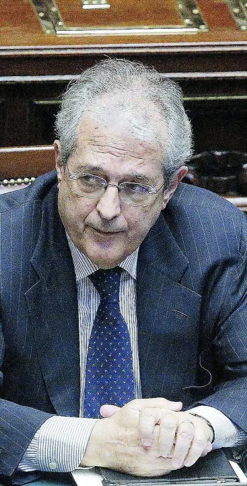 Rebus Imu in 9 ipotesi Il Pdl vuole abolirla Saccomanni contrario