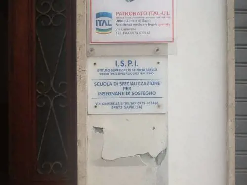 Le tante stranezze e i misteri intorno alla scuola di Sapri