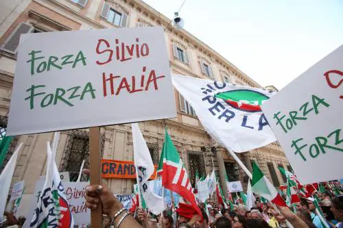 Pdl in testa nei sondaggi