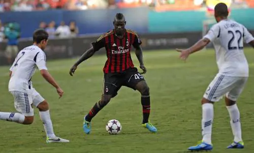 Champions, pericolo olandese per il Milan Ma con un Balotelli in più: sta bene e giocherà