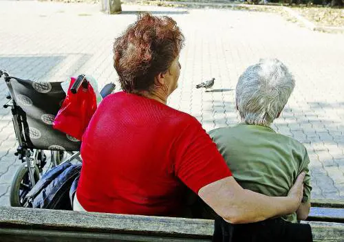 Anziani, niente assistenza se hai 5mila euro in banca