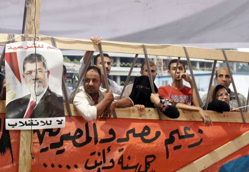 Sostenitori dell'ex presidente Mohammed Morsi a Rabaa
