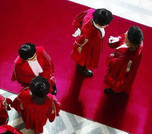 Giustizia, la Ue bacchetta l'Italia: i giudici non pagano quando sbagliano