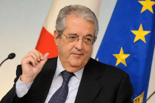 Il Tesoro zittisce Saccomanni: "Imu azzerata entro agosto"